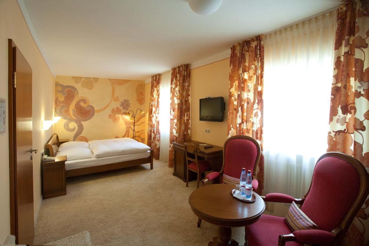 Hotel Karpfen เอเบอร์บาค ภายนอก รูปภาพ