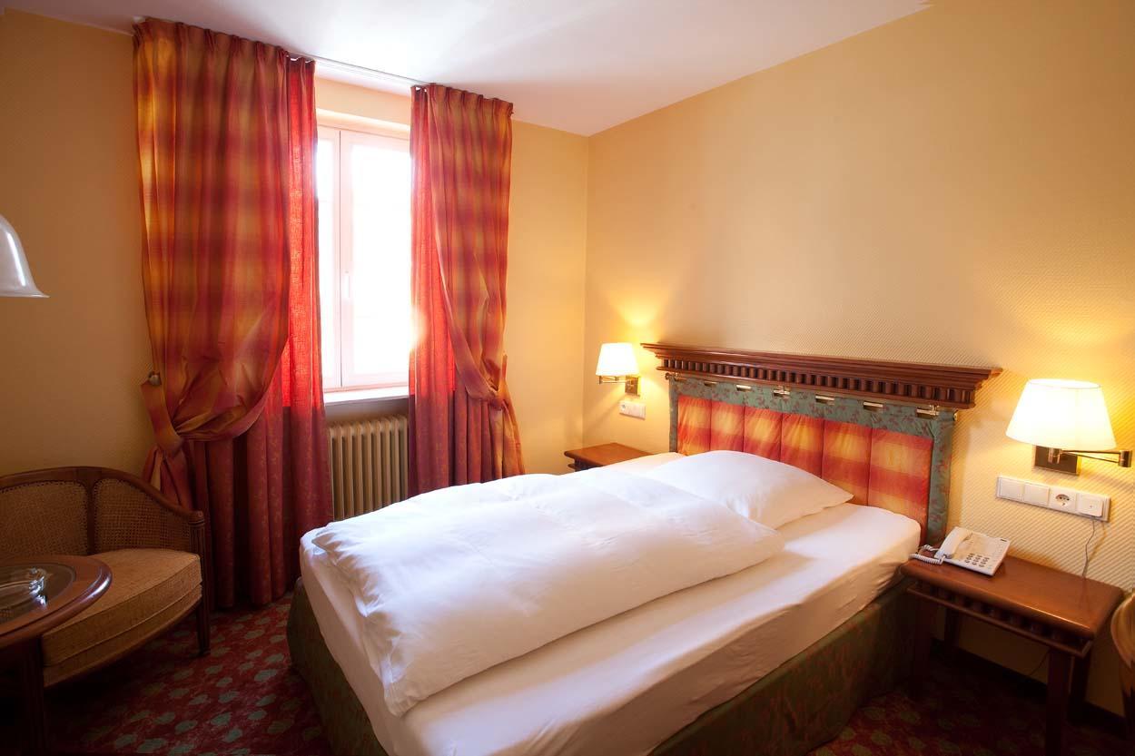 Hotel Karpfen เอเบอร์บาค ภายนอก รูปภาพ