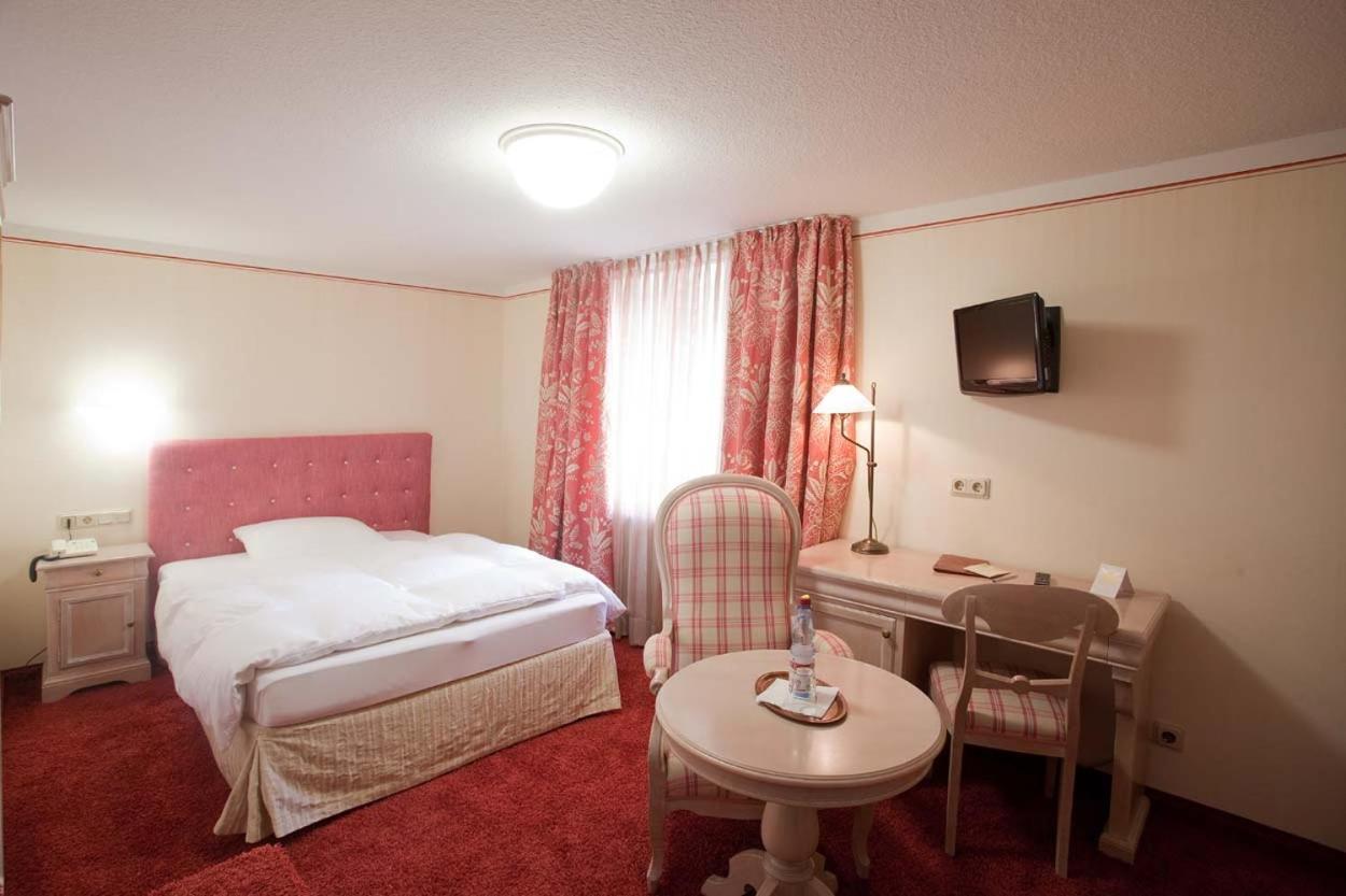Hotel Karpfen เอเบอร์บาค ภายนอก รูปภาพ