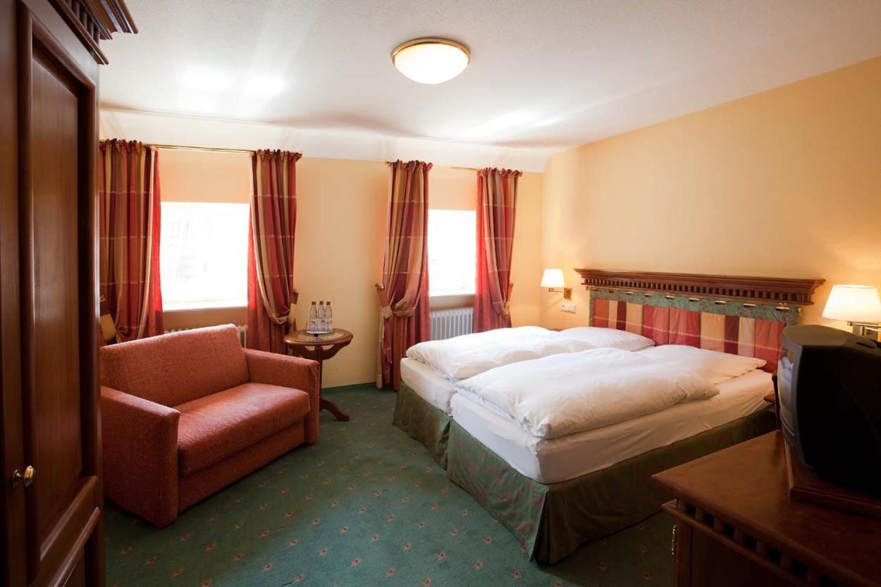 Hotel Karpfen เอเบอร์บาค ภายนอก รูปภาพ